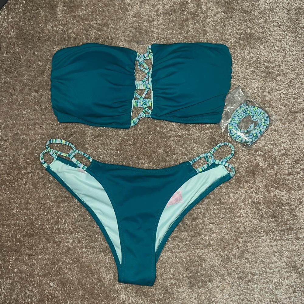 VS bikini